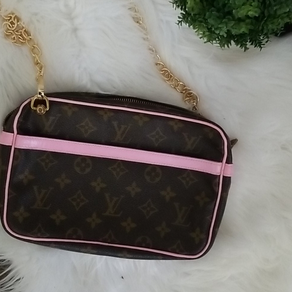 Louis Vuitton Handbags - 💗Authentic Louis Vuitton crossbody💗